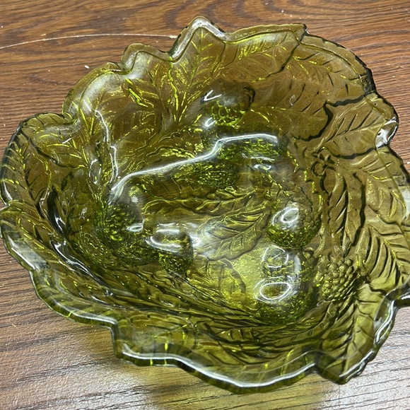 Vintage Green Indiana Glass Loganberry Pattern Berry or Candy Bowl Dish Leaves - Picture 7 of 8